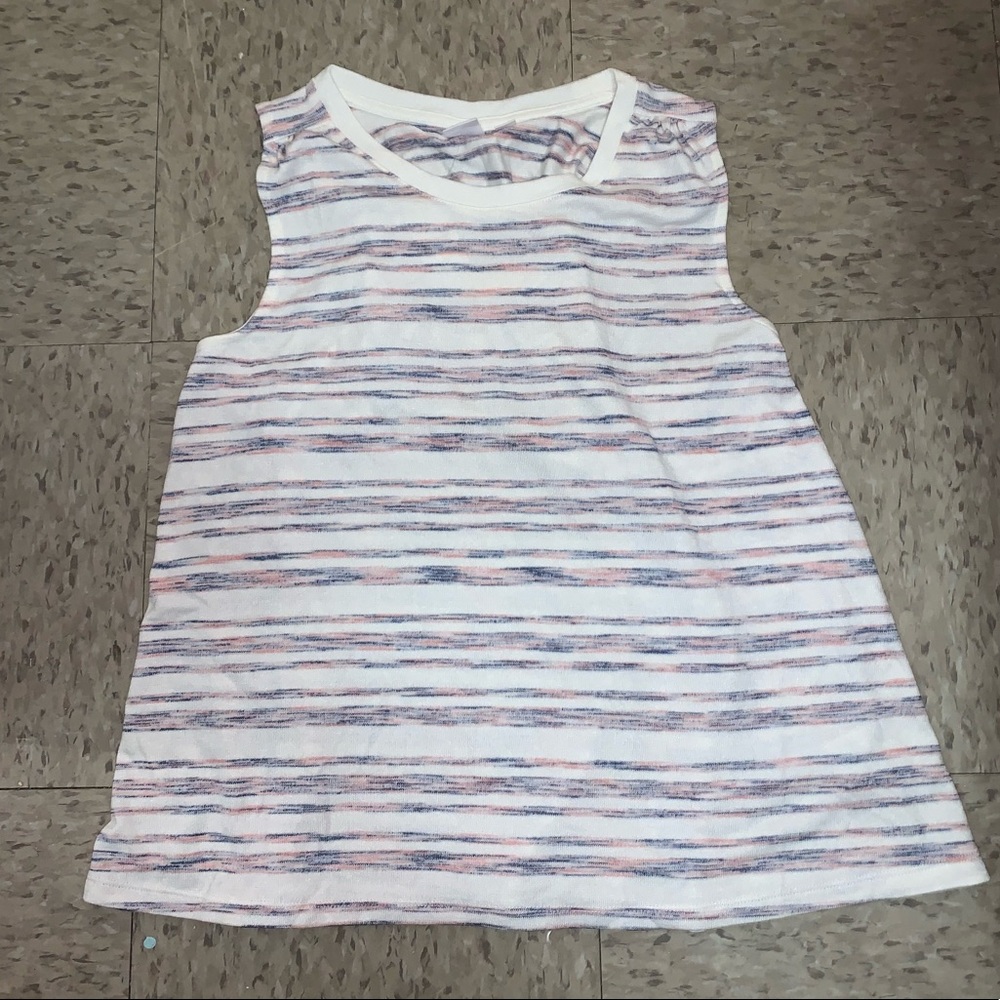 Gap sleeveless shirt